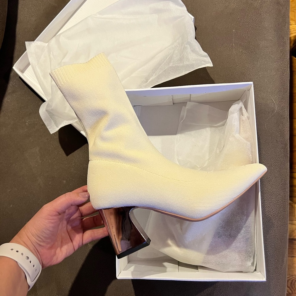Ivory pointy sock booties ✨ BRAND NEW IN BOX ✨